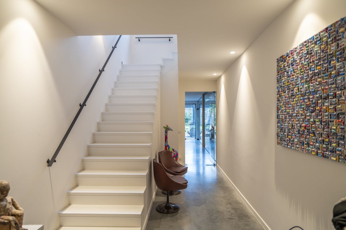 Prachtig gerenoveerde herenwoning te koop met uitweg - foto 2