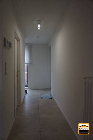 Ruim energiezuinig appartement met 2 slaapkamers en overdekt terras. Recent en energiezuinig appartement op gunstige locatie en met een goede...