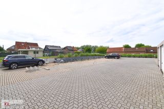 4 places de parking stratégiques à vendre sur la Topstraat à Sint-Pieters-Leeuw près de la rink.