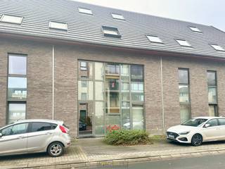 Te huur, duplexappartement met 3 slaapkamers in OudenaardeDit DUPLEXAPPARTEMENT is gelegen in een kleinschalige residentie 'De Klaproos' op een ZEER...