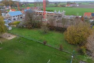 BEAUVOORDE: Residentieel lot bouwgrond van ca 1.200m², zuidwest oriëntatie en geen bouwverplichtingIn de schaduw van "Vinkemkerke" ligt deze...