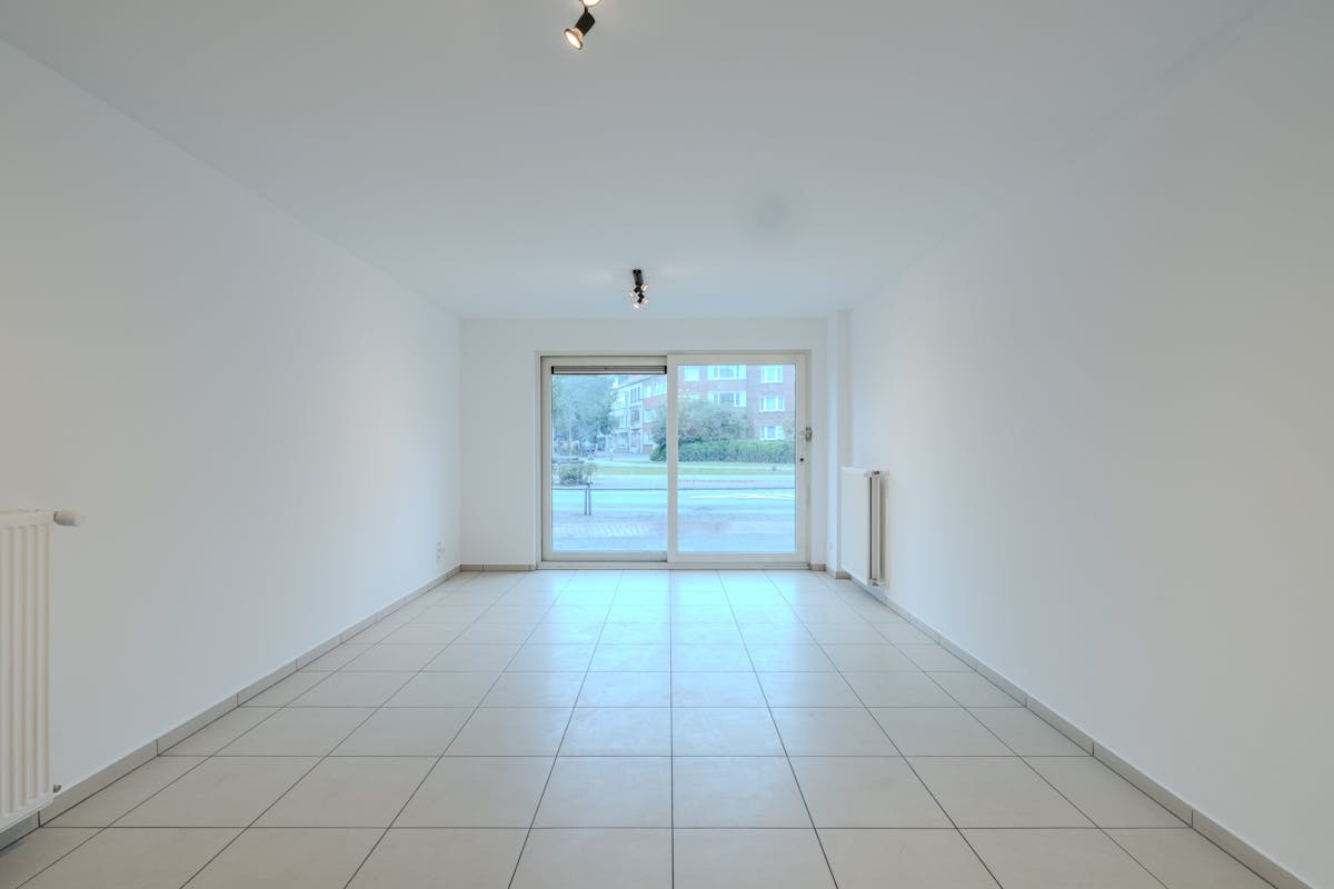 Gelijkvloers 2-slaapkamerappartement met terras te Oostende - foto 3