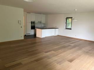Zeer ruim 3 slaapkamer appartement op de eerste verdieping in een rustige en groene omgeving met uitzicht op het park naast het appartement. 3 mooie slaapkamers, volledig ingerichte keuken met alle comfort, Zeer ruime leefruimte met aangrenzend terras aan zonne kant. Het appartement is voorzien van parket in leefruimte en slaapkamers. Ruime berging, badkamer met toilet, douche, dubbele lavabomeubel, eveneens is er een apart toilet, ruime inkomhal met plaats voor een grote vestiairekast.<br />Er wordt een autostaanplaats mee verkocht voor een prijs van 29.200,00 euro (deze is niet in de prijs van het appartement inbegrepen.<br />Het appartement wordt verkocht onder registratiekosten (12%). <br /><br />Parkhof Ter Zielbeek is een mooi project bestaande uit 3 gebouwen met een ondergrondse keldergarage onder elk gebouw en volledig aangelegd in een groene omgeving naast een groot park. Het is gelegen in een rustige en groene omgeving. De nabijheid van de A12 zorgt voor een vlotte verbinding met Brussel en Antwerpen.<br />Maak een afspraak voor een plaatsbezoek en overtuig uzelf van al deze voordelen.