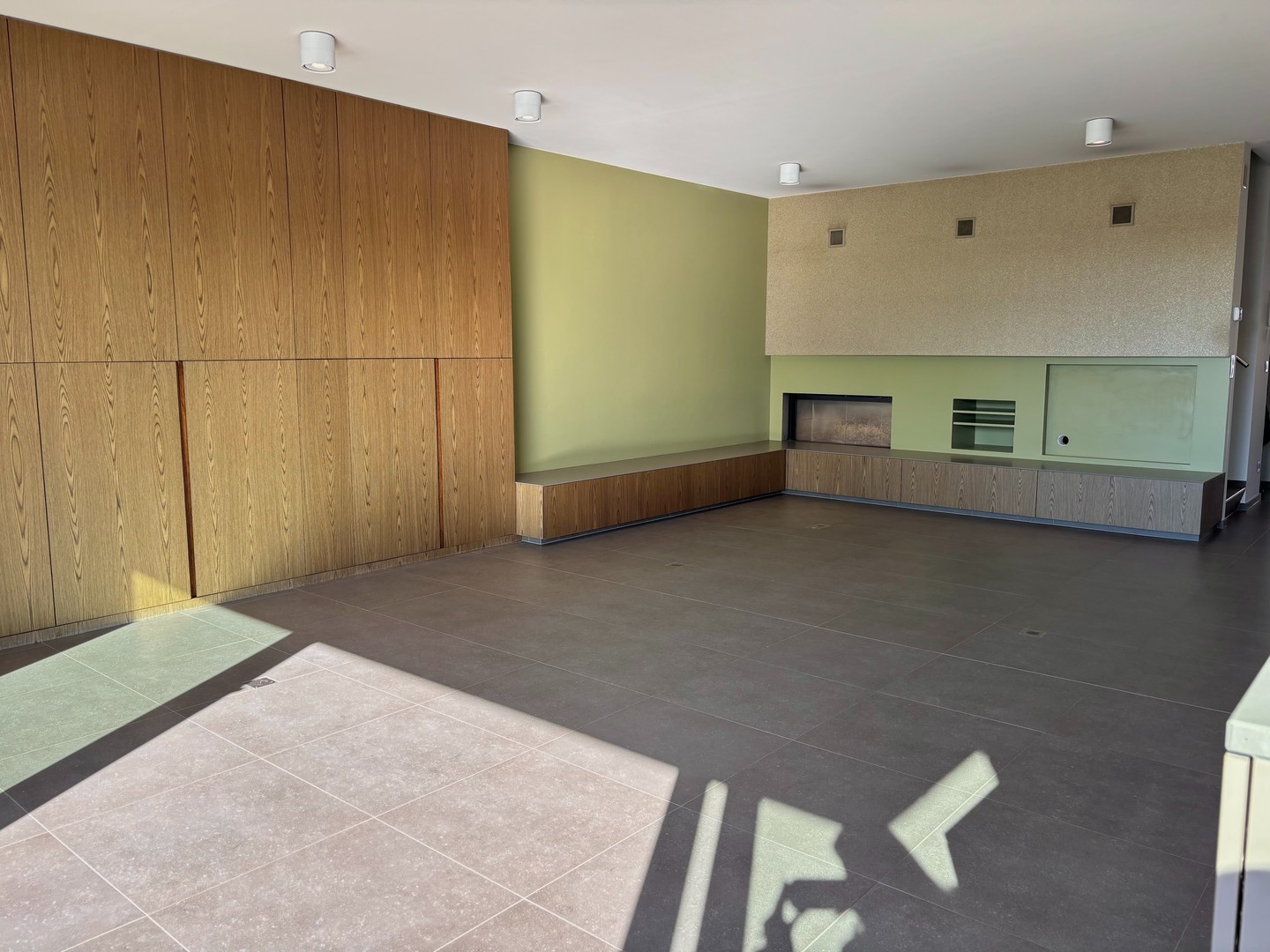 Uitzonderlijk ruim en gerenoveerd duplexappartement met 5 slaapkamers met zonnig terras in Sint-Idesbald - foto 4