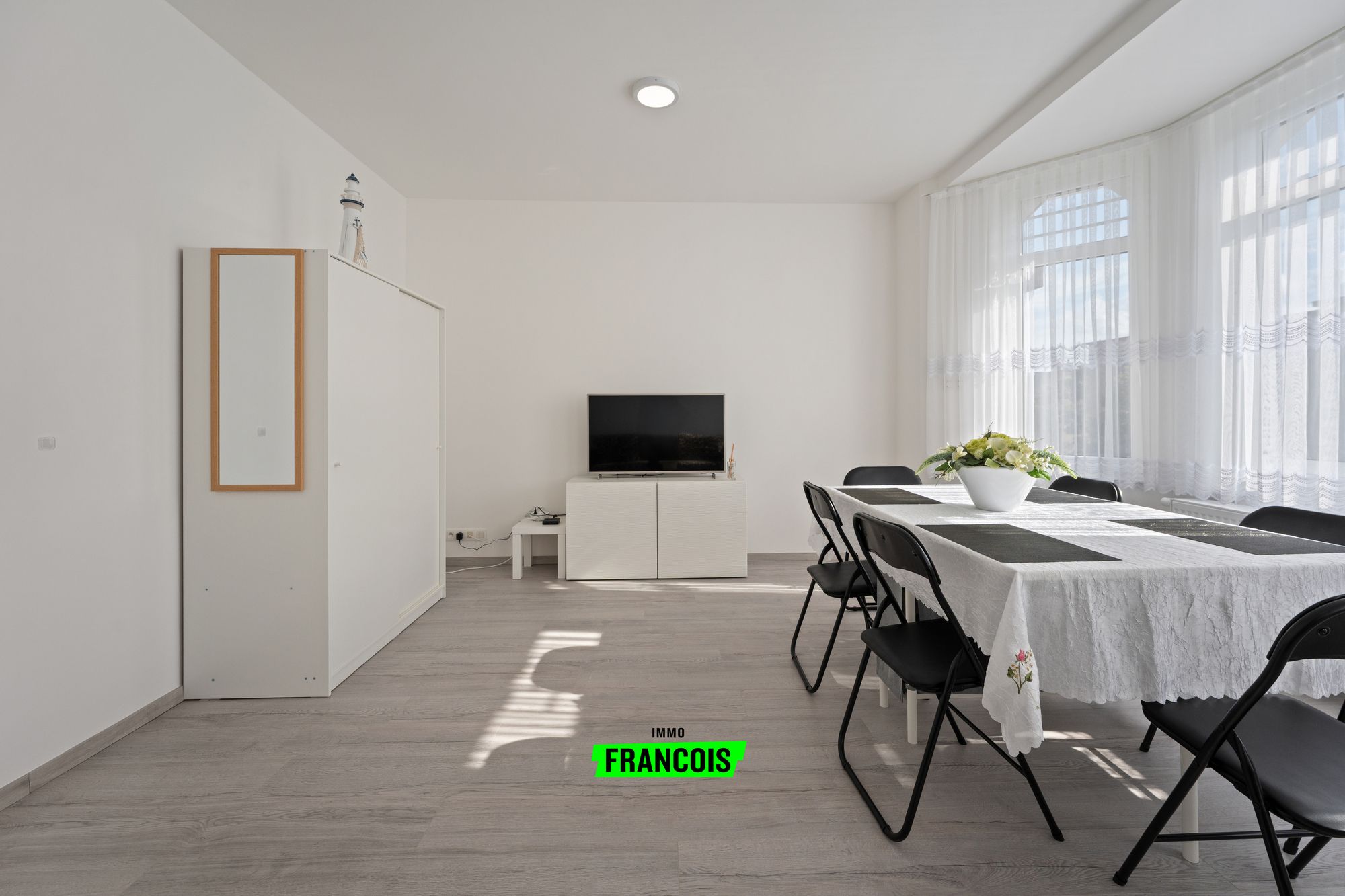 Instapklaar appartement met 2 slaapkamers, balkon en centrale ligging in Blankenberge - foto 2