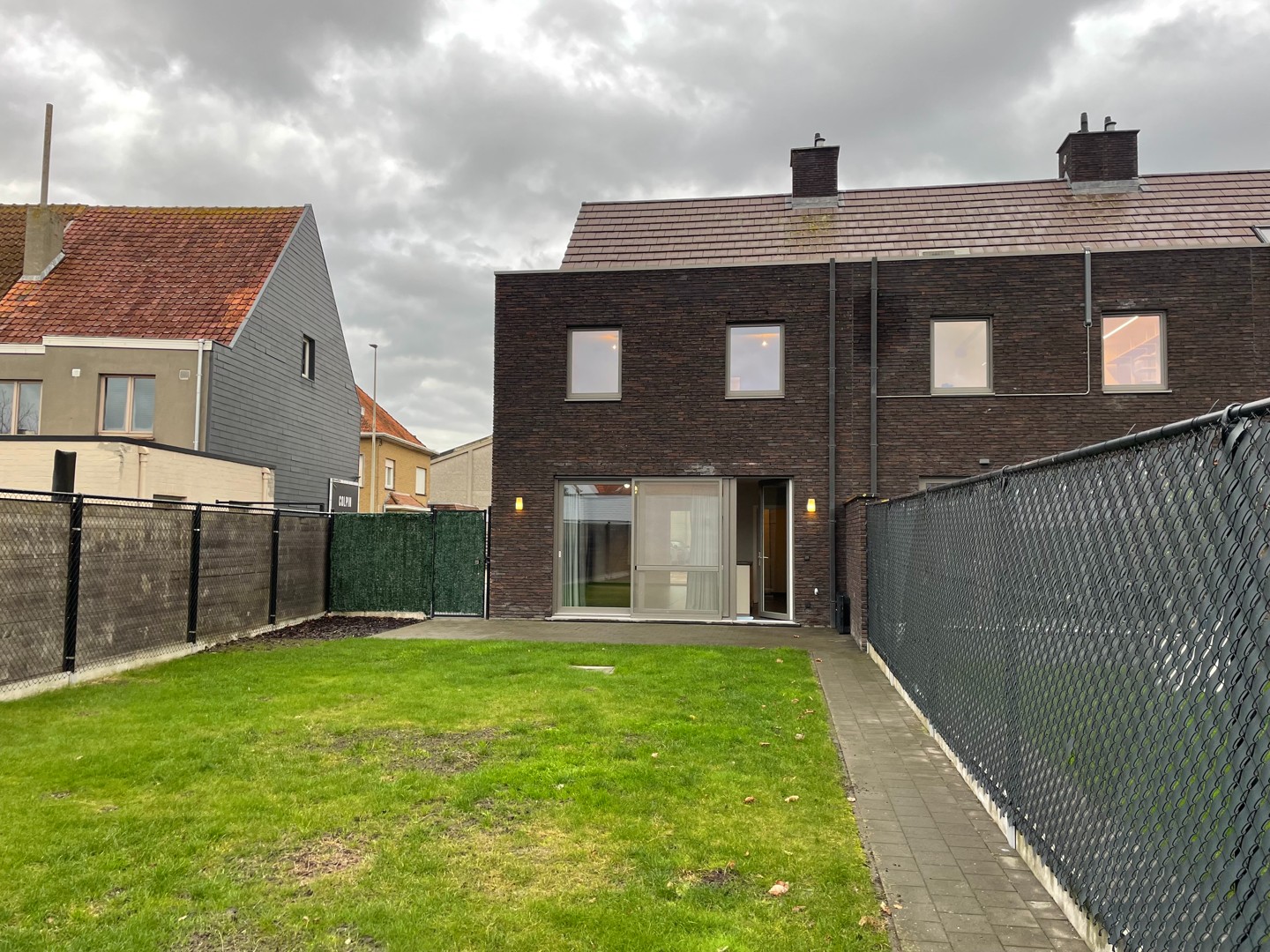 Recent en verzorgde hoekwoning met 2 parkeerplaatsen en garage - foto 4