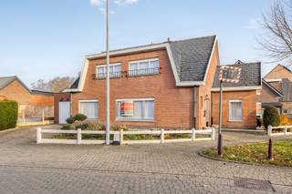 Ontdek het potentieel van deze vrijstaande woning gelegen in het landelijke Herdersem !Deze woning biedt alle troeven om er, na renovatie, een...