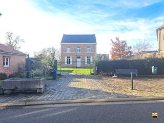 Prachtig energiezuinig herenhuis (voormalige pastorij) met prachtig landelijk uitzicht.De woning heeft een zeer gunstig EPC en is voorzien van 18...