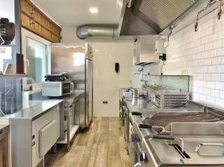 Prachtig gerenoveerd horecapand gelegen in Tessenderlo (Hulst).De handelsruimte is momenteel ingericht als horecazaak maar ook andere bestemmingen...