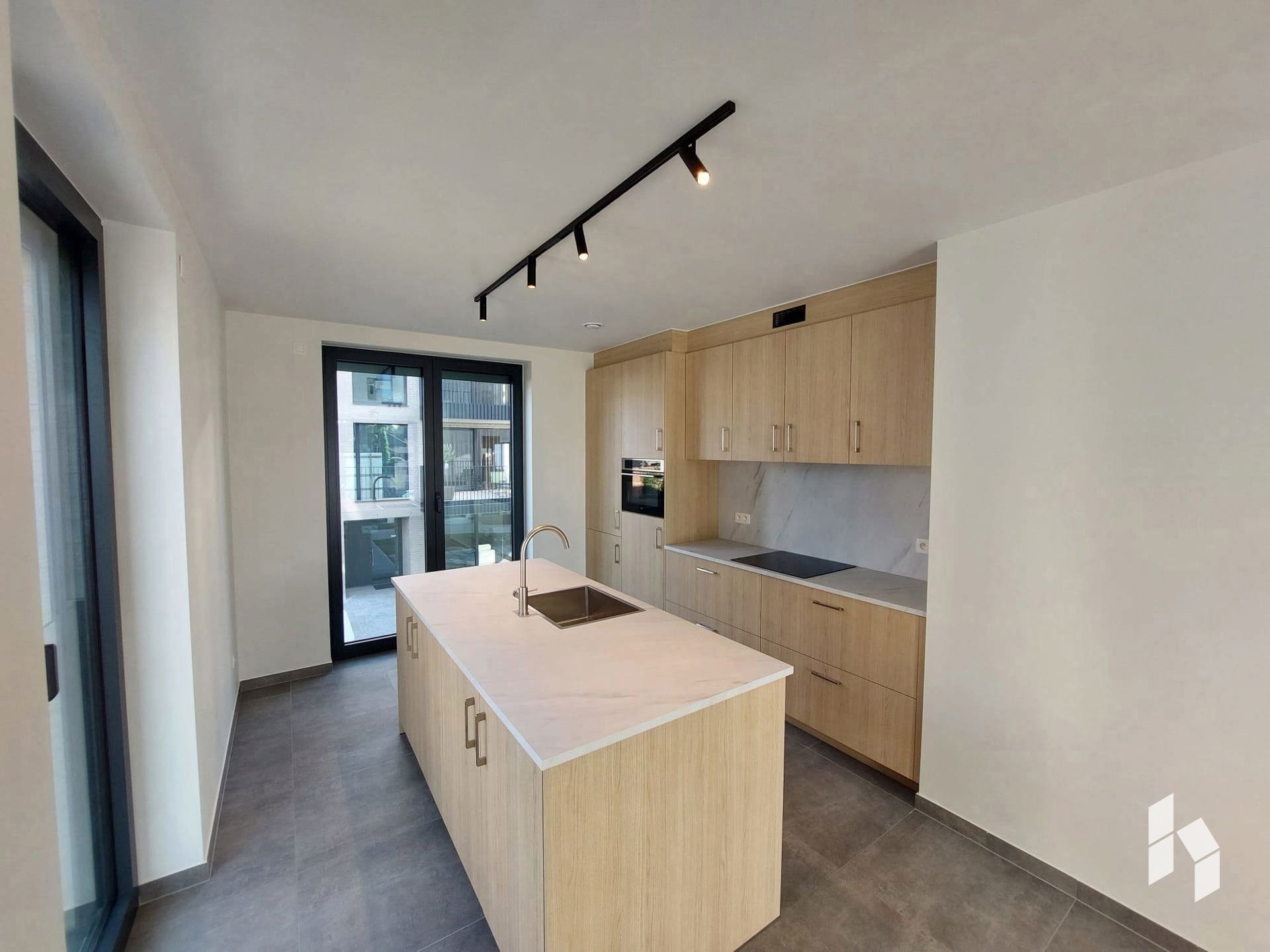 Modern ruim nieuwbouwappartement (105 m²) op de 1ste verdieping met 2 slaapkamers en terras in het centrum van Pelt! - foto 4