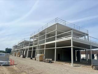 New-build showroom of 200 m² for sale in the new business park “STADSBEEMD”, consisting of 58 sustainable SME units ranging from 100 m² to 425...