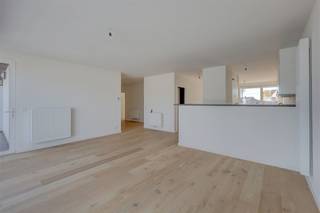 Dit instapklaar appartement te koop is gelegen aan de Hofstraat, op wandelafstand van talloze winkels, voorzieningen voor sport en ontspanning...