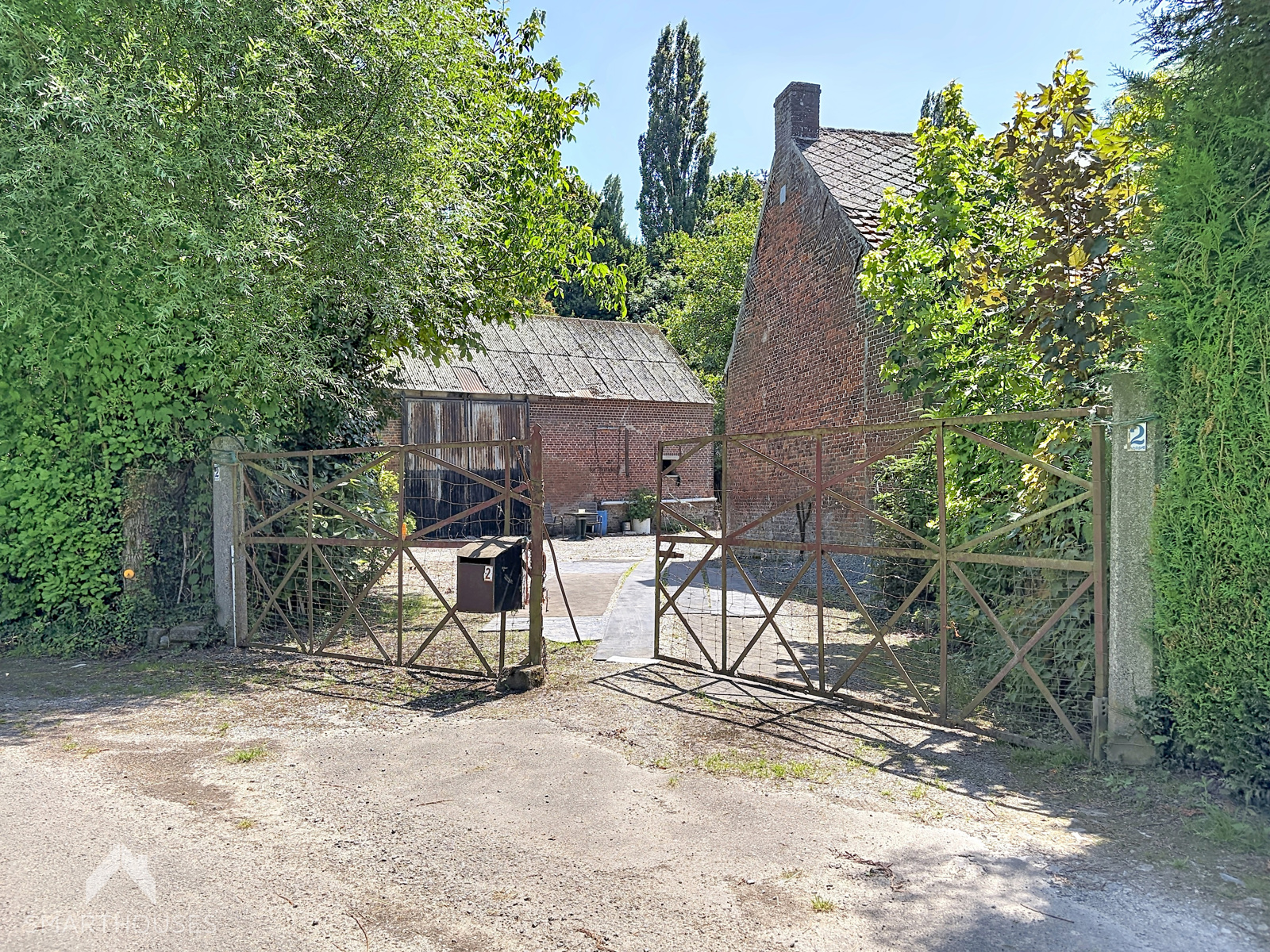 Subliem gelegen hoeve op 9690m² met bijgebouwen. - foto 4