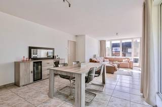 Bright apartment with 2 bedrooms and garage in Lier!EPC: BMobiscore: 8.5/10In the quiet, dead-end Guldensporenlaan in Lier, you will find this...