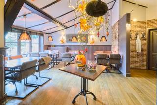 Deze gekende taverne is decennia lang een vaste waarde geweest in Meeuwen. De gezellige en gezinsvriendelijke horecazaak ligt in een rustige...