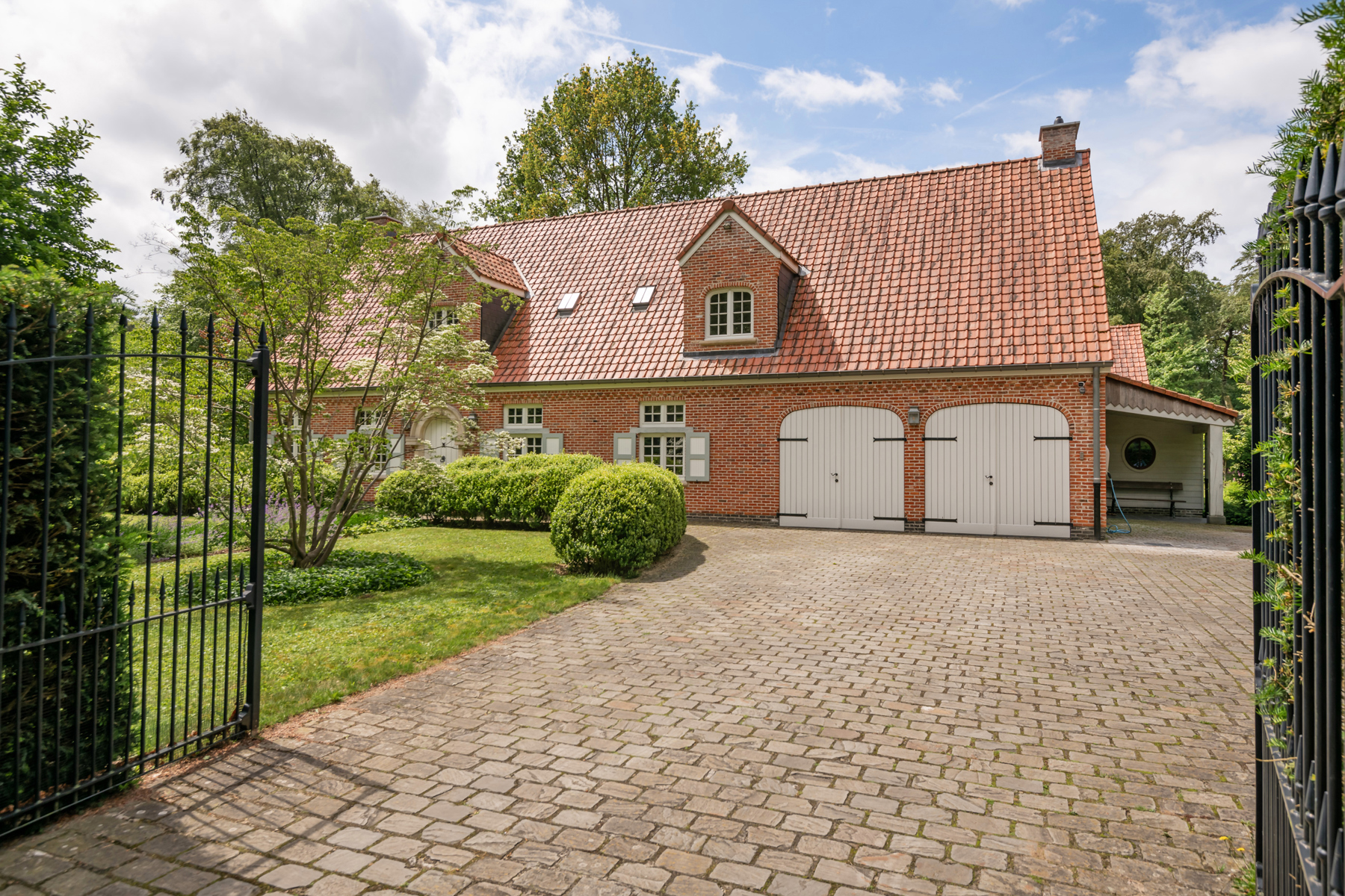 House for sale in Brasschaat with 4 bedrooms - photo 3