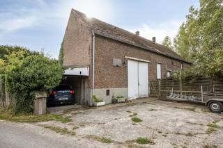 Charmante hoeve met schuur op rustige landelijke ligging. Op zoek naar een uniek renovatieproject in een oase van rust? Deze te renoveren hoeve...
