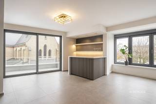 Are you looking for a spacious, light-filled and centrally located penthouse apartment in De Haan that you can decorate entirely to your own...