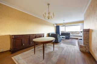 Het appartement is gelegen op de bruisende Bredabaan en heeft een geniale bereikbaarheid.Openbaar vervoer (tram en bus) voor de deur, op- en afrit...