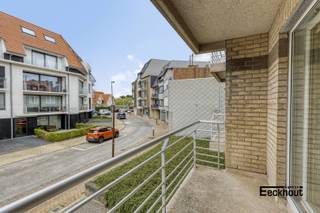 Hoewel dit moderne appartement zich op wandelafstand van het strand en van diverse winkels, supermarkten en horecagelegenheden bevindt, kan men...