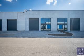 Deze schitterend gelegen NIEUWBOUW KMO-unit van 202m² situeert zich in het hart van de ambachtelijke bedrijfszone "Hoogmolen" te Kruishoutem en zit...