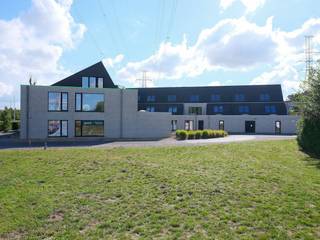 Deze moderne kantoorruimtes (85 m² - 778 m²) bevinden zich op het gelijkvloers, de eerste en tweede verdieping van een uitstekend...