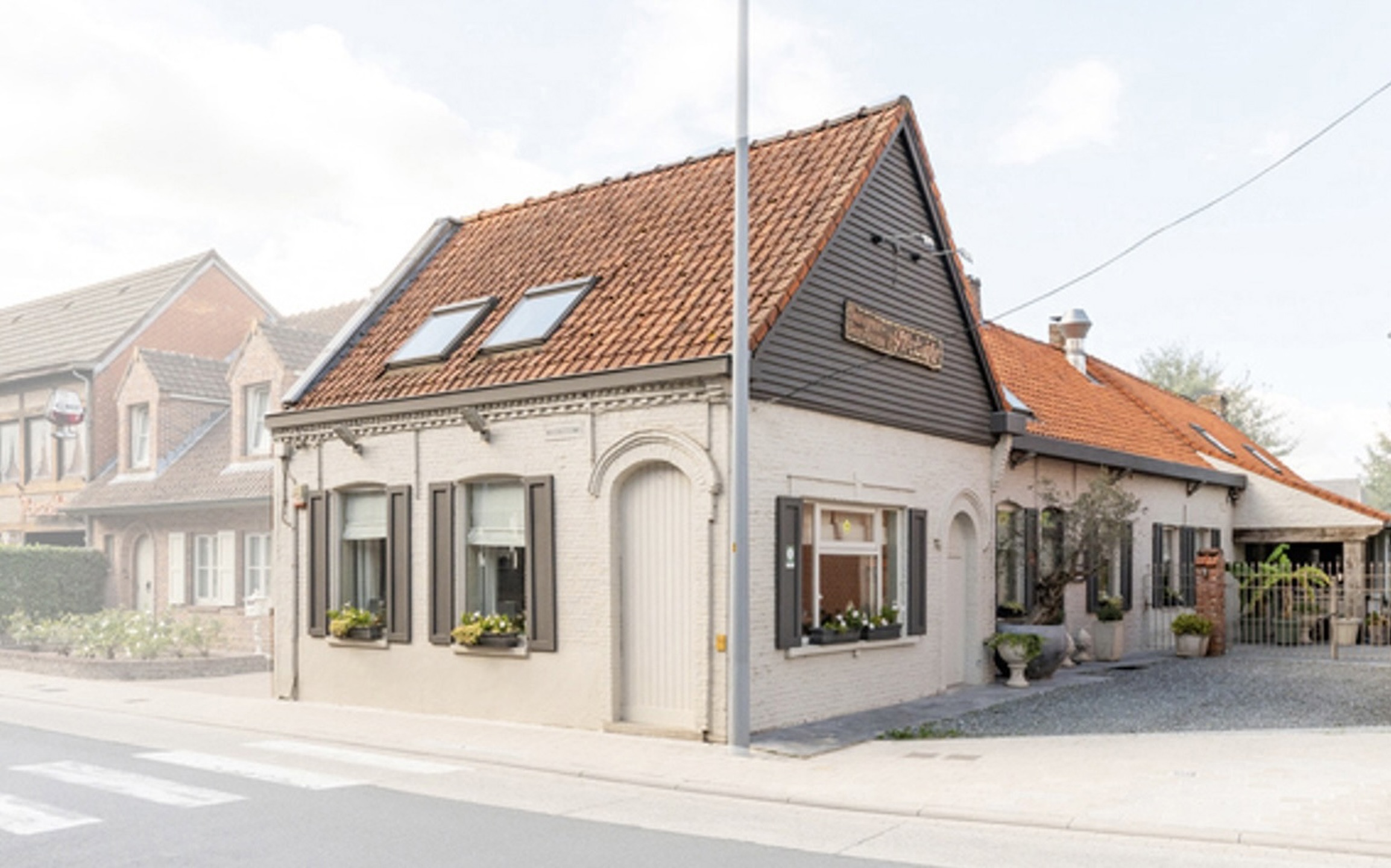 Goedgelegen charmante eigendom met veel potentieel! - foto 5