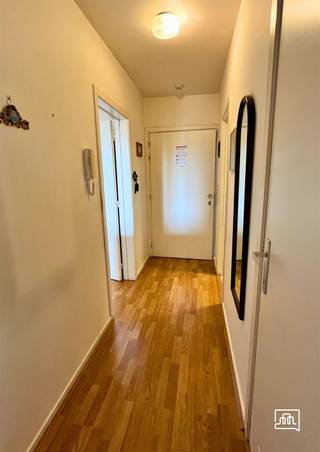 Aan de rand van Leuven bevindt zich deze residentie Populierenhof. Indeling van het appartement : inkomhal, keuken, living met groot raampartij en...