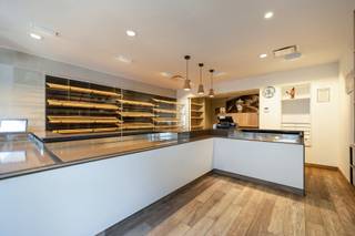 Ontdek dit unieke handelspand in het bruisende hart van de gemeente Haacht. Dit voormalige bakkerspand, waar voorheen een succesvolle bakkerij...