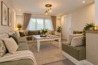 Rustig gelegen woning met 4 slaapkamers, terras en tuin (Energielabel C, centrale verwarming, elektriciteit goedgekeurd...).<br /><strong>foto's vóór werden bewerkt met AI waarbij de indeling en de vaste elementen zoveel mogelijk werden behouden.</strong>