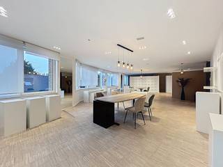 Discover this solidly built, modern commercial space of no less than 122 m², ideally located in the center of Strombeek-Bever. Thanks to the...