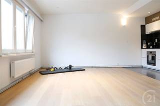 Opbrengseigendom te koop in Mortsel!Dit centraal gelegen opbrengsteigendom biedt een mooie mix van verhuureenheden én potentieel voor verdere...