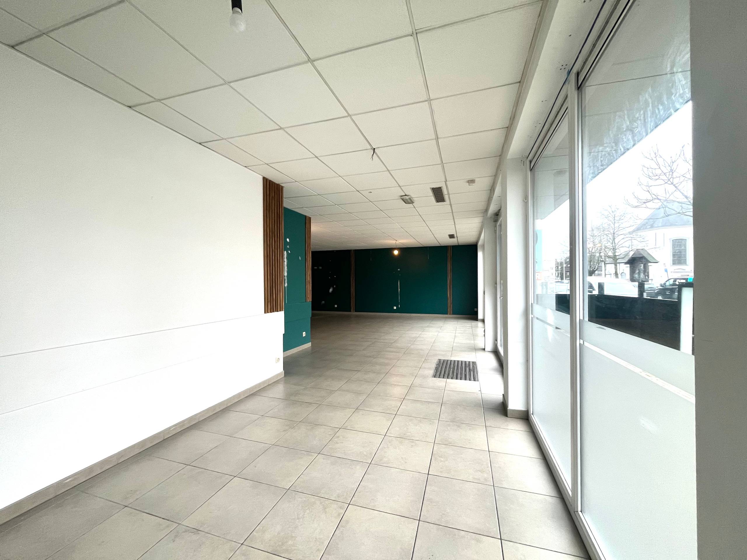 Centraal gelegen handelspand te Sleidinge-dorp - foto 4