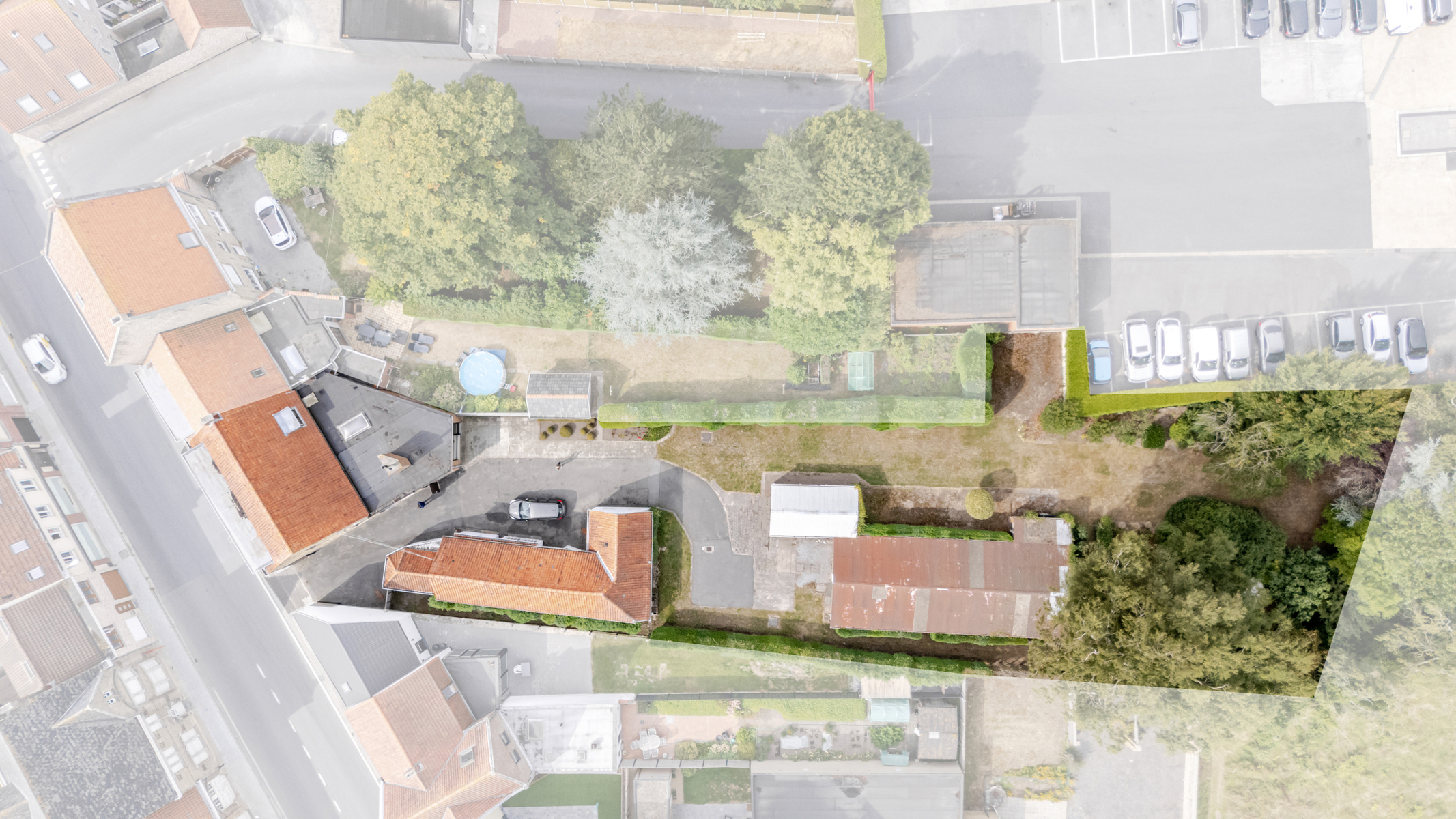 Ruime woning met meerdere bijgebouwen - foto 4