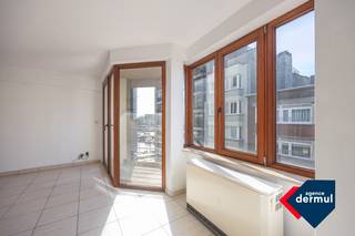 Ontdek dit prachtig appartement op de vijfde verdieping, met twee volwaardige slaapkamers en een praktische slaaphoek, perfect voor gasten of...