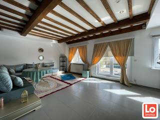 Dit gezellige ruime duplex appartement is gelegen in het centrum van Lochristi. Het appartement omvat inkomhal, ingerichte open keuken,...