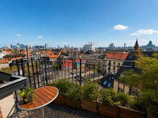 Bright duplex apartment with panoramic views in the heart of Brussels<br /><br />This charming 94 m² duplex apartment combines the energy of city living with the comfort of a peaceful home. Located within walking distance of the city centre, Dansaert and several parks, the apartment enjoys a quiet setting while remaining close to restaurants, shops and public transport.<br /><br />Officially registered as a two-bedroom apartment, the current loft-style layout creates a spacious and open atmosphere, making it ideal for couples, young families or professionals looking for additional work-from-home space.<br /><br />The bright living area benefits from exceptional natural light throughout the day and offers beautiful open views over the Brussels skyline. A generous terrace provides a unique outdoor extension of the living space and a perfect spot to enjoy sunrise, sunset or a drink with friends.<br /><br />The duplex layout includes a comfortable bedroom, dedicated workspace areas and practical storage solutions. Built in 2003, the property offers a contemporary feel combined with good energy performance (EPC C).<br /><br />A rare opportunity to acquire a bright and characterful apartment with outdoor space, panoramic views and an excellent location in one of Brussels' most desirable neighbourhoods.