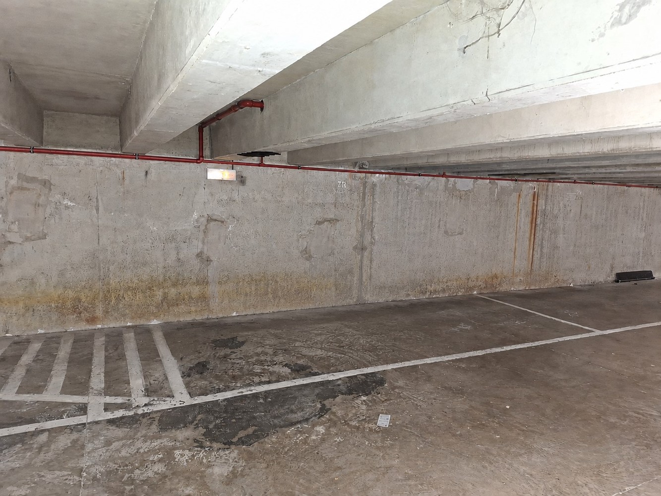 Placement for the car in the building! - photo 1