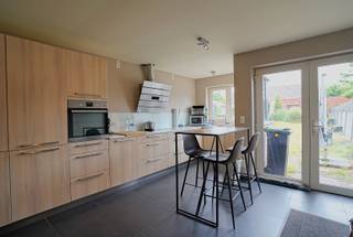 Deze woning is door de eigenaar door de jaren heen gerenoveerd met veel aandacht voor isolatie dat u ook kan zien in het gunstig epc attest...