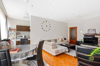 In the center of Neder-Over-Heembeek, near the shopping street and with excellent connections to public transport, you will find this...