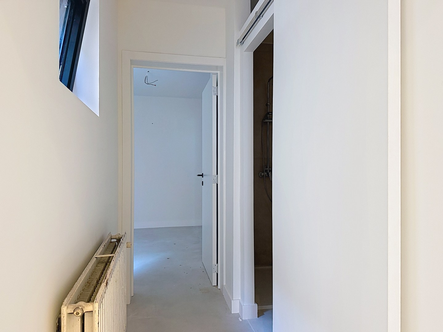 Instapklaar éénslaapkamerappartement met koer! - foto 4