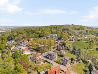 Gezellig gelijkvloers appartement op de Kluisberg, ideaal gelegen voor wie rust en bereikbaarheid wil combineren. Dit lichtrijke appartement...