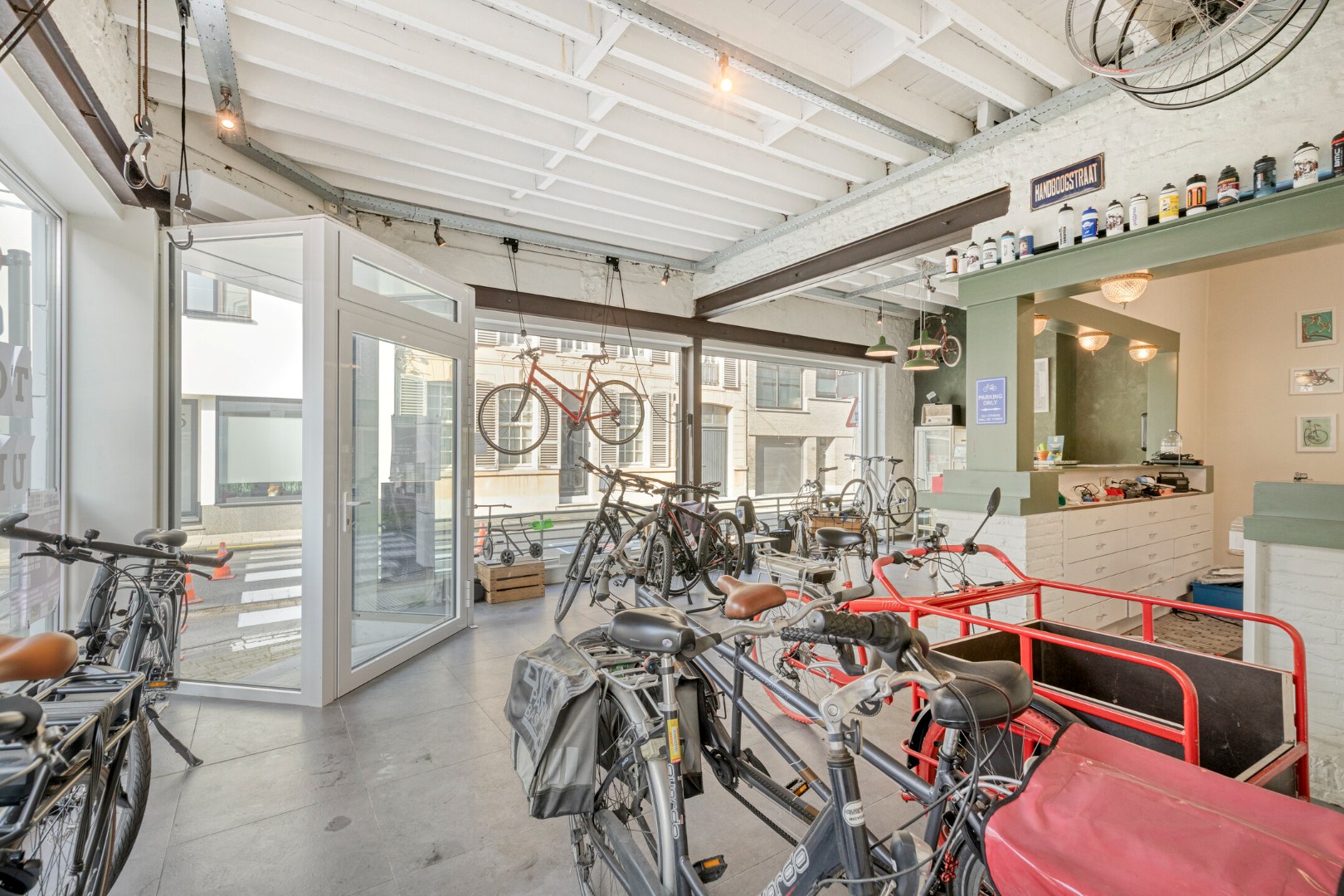 Commercieel pand met verder af te werken appartement en garage op topligging! - foto 4