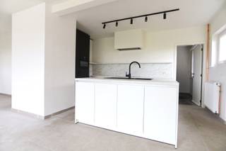 Deze volledig gerenoveerde open bebouwing is rustig gelegen en combineert modern wooncomfort met een charmante, landelijke omgeving in Meerdonk.Via...