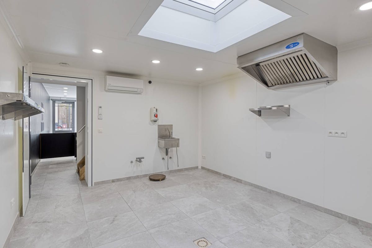 Local commercial à louer d'environ 62 m² avec résidence dans le centre de Lauwe - photo 4