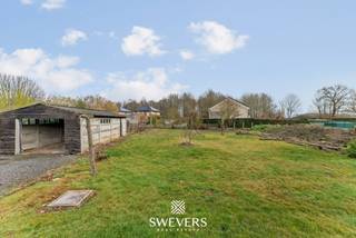 Deze uitzonderlijke bouwgrond van 11a 50ca is gelegen in de rustige en residentiële Bloemendaalstraat 94 in Halen. Met een perceelbreedte van 18...