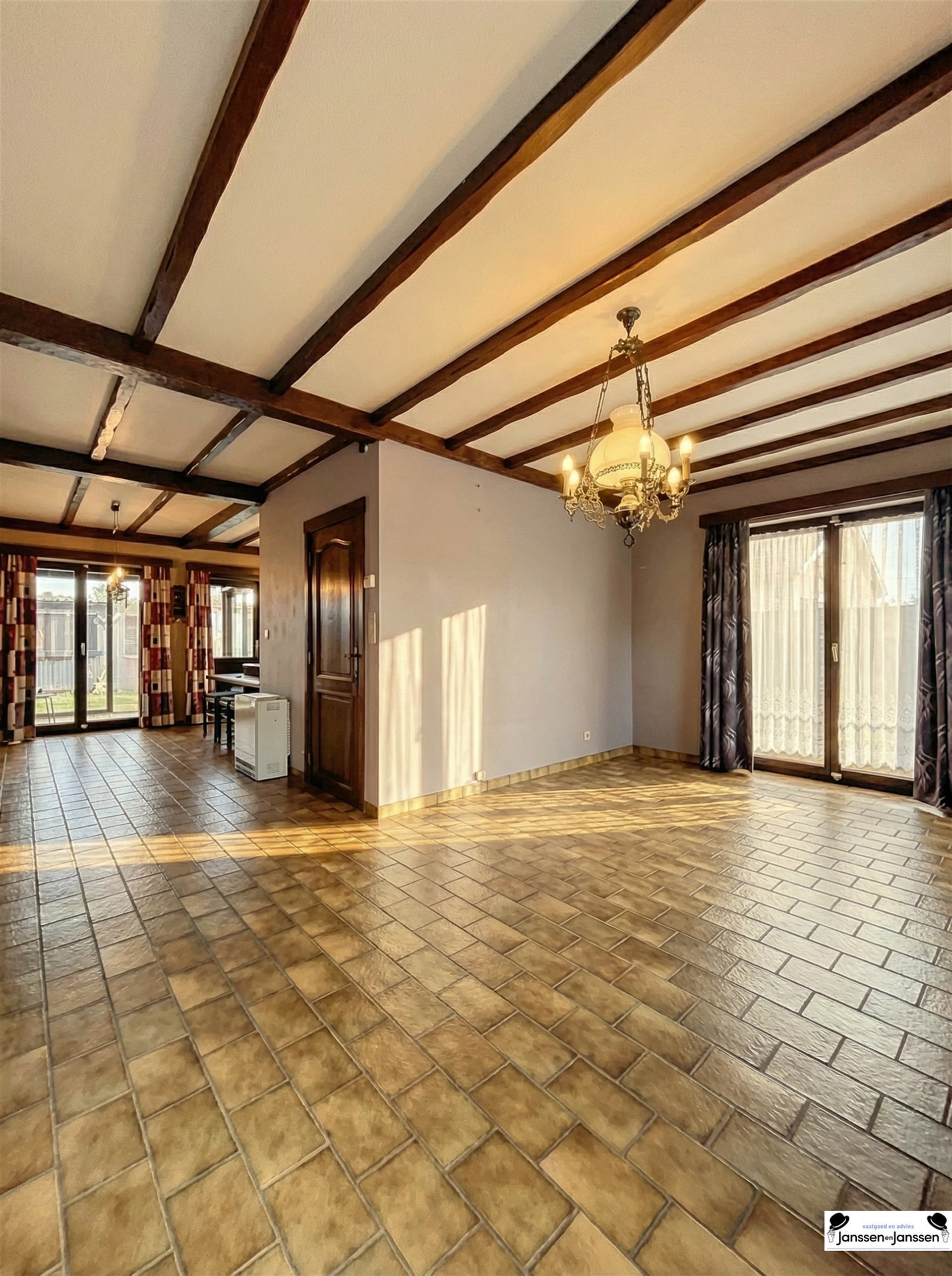 Ruime woning met 3 slaapkamers en aparte garage - foto 4