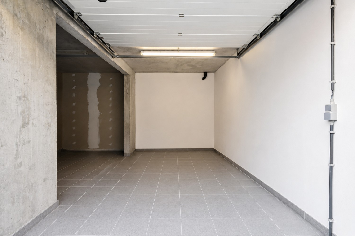 Uitstekend gelegen appartement met 2 slaapkamers en afgesloten garage, ideaal voor comfortabel en zorgeloos wonen - foto 4