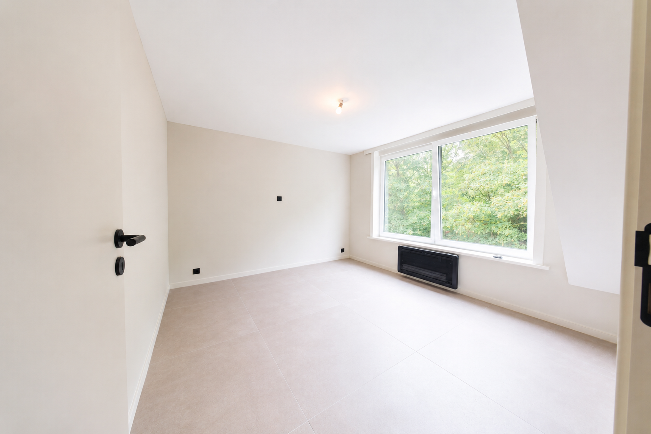 Volledig gerenoveerd appartement met terras en groen zicht - foto 4