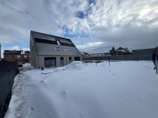 Moderne, hoogwaardig afgewerkte nieuwbouwwoning met tuin nabij het centrum van Opwijk!Wenst u een bezoek te brengen aan deze woning? Dit is...